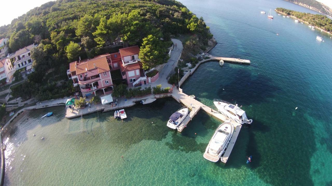 Apartments Zala Matusan Supetarska Draga Luaran gambar