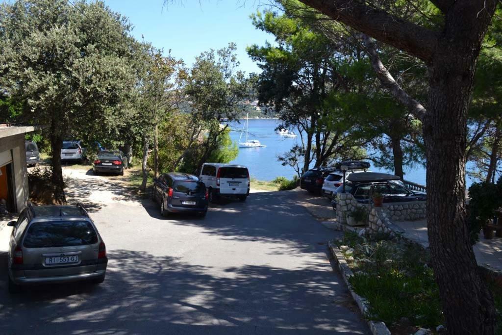 Apartments Zala Matusan Supetarska Draga Luaran gambar